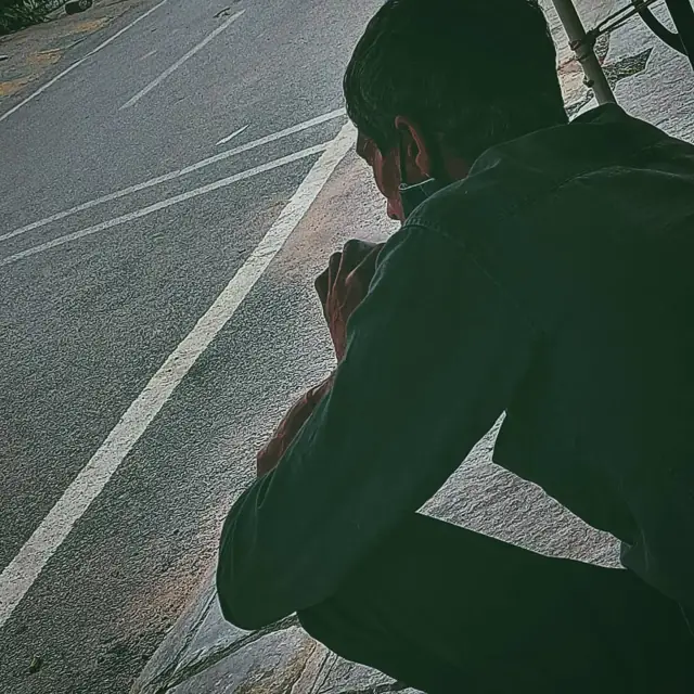 one chai, one pack of "good day", and one bidi